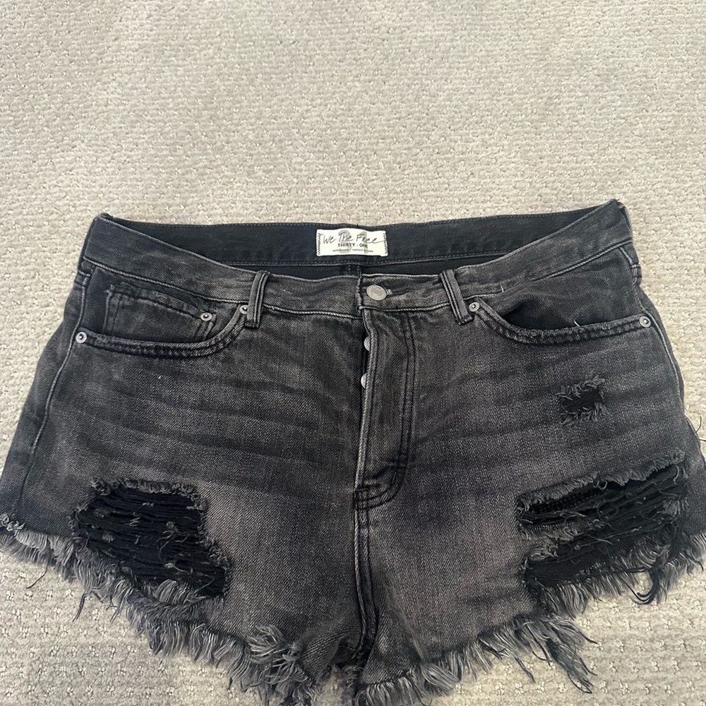 FREE PEOPLE black denim shorts (size 31)